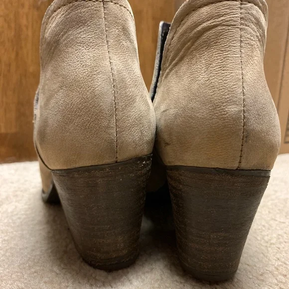 Steve Madden Women's Beige Ankle Booties - Picture 4 of 11